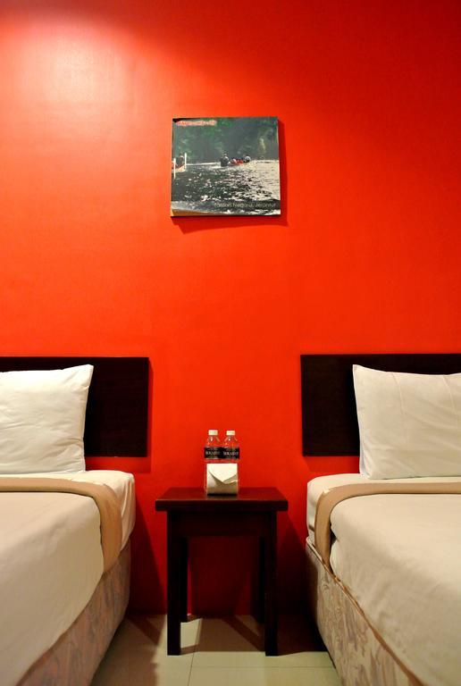 Wau Hotel&Cafe Jerantut Extérieur photo